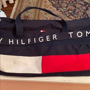 TOMMY HILFIGER- DUFFEL BAG